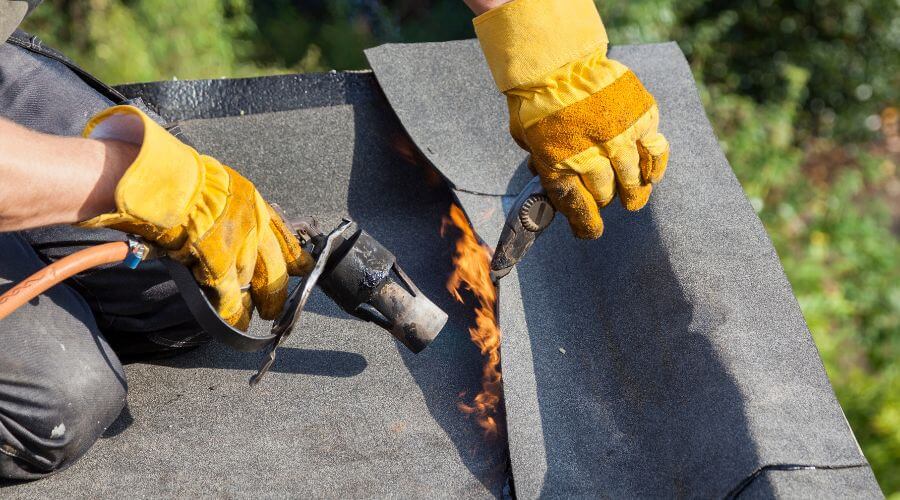 Professional gutter cleaning in Broadview, NM